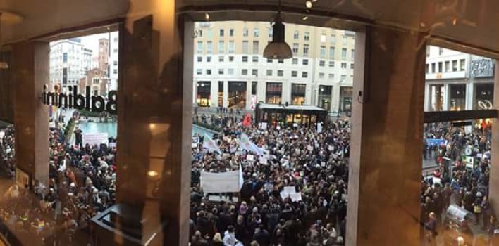 Musulmani in piazza a Milano per dire No alla violenza